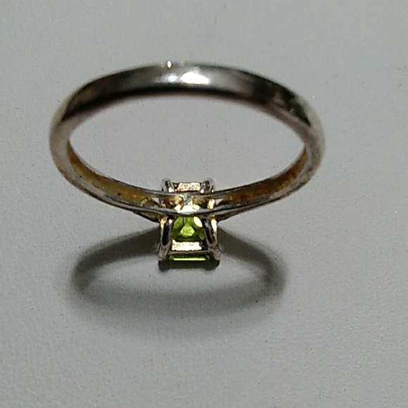 Peridot Ring - Picture 6 of 8